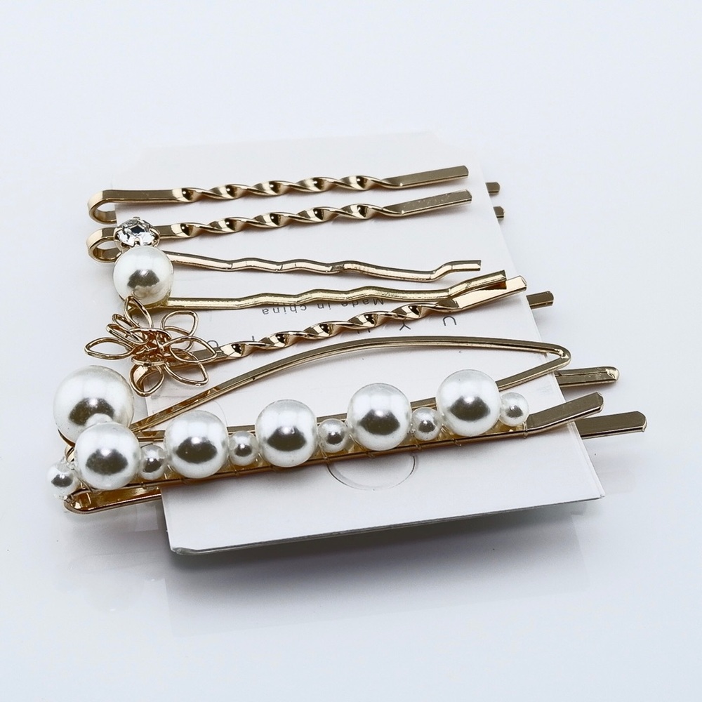 Set of fancy gold-tone hair pins with pearls